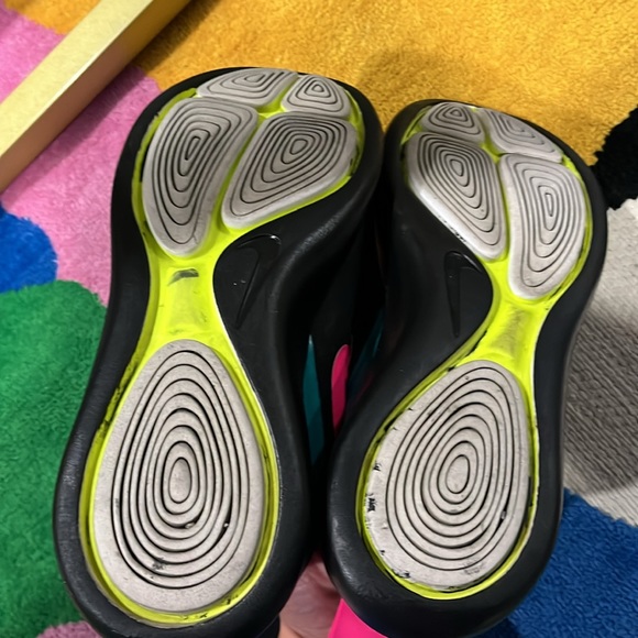 Used Nike shoes unisex great for gym super comfortable le walking and running - Picture 6 of 7